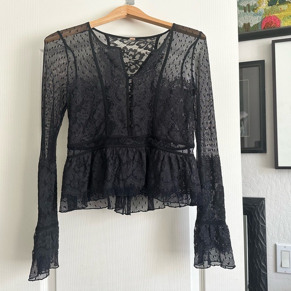 Free People Tops - Free People Black Lace Blouse. Size: S/M. Excellent condition 🖤